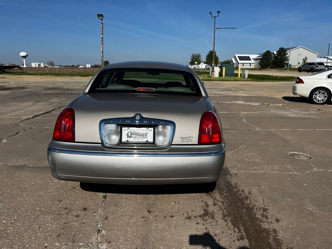 Lincoln Town Car 4dr Sdn Signature 2000