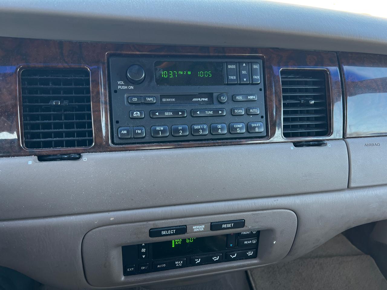 Lincoln Town Car 4dr Sdn Signature 2000