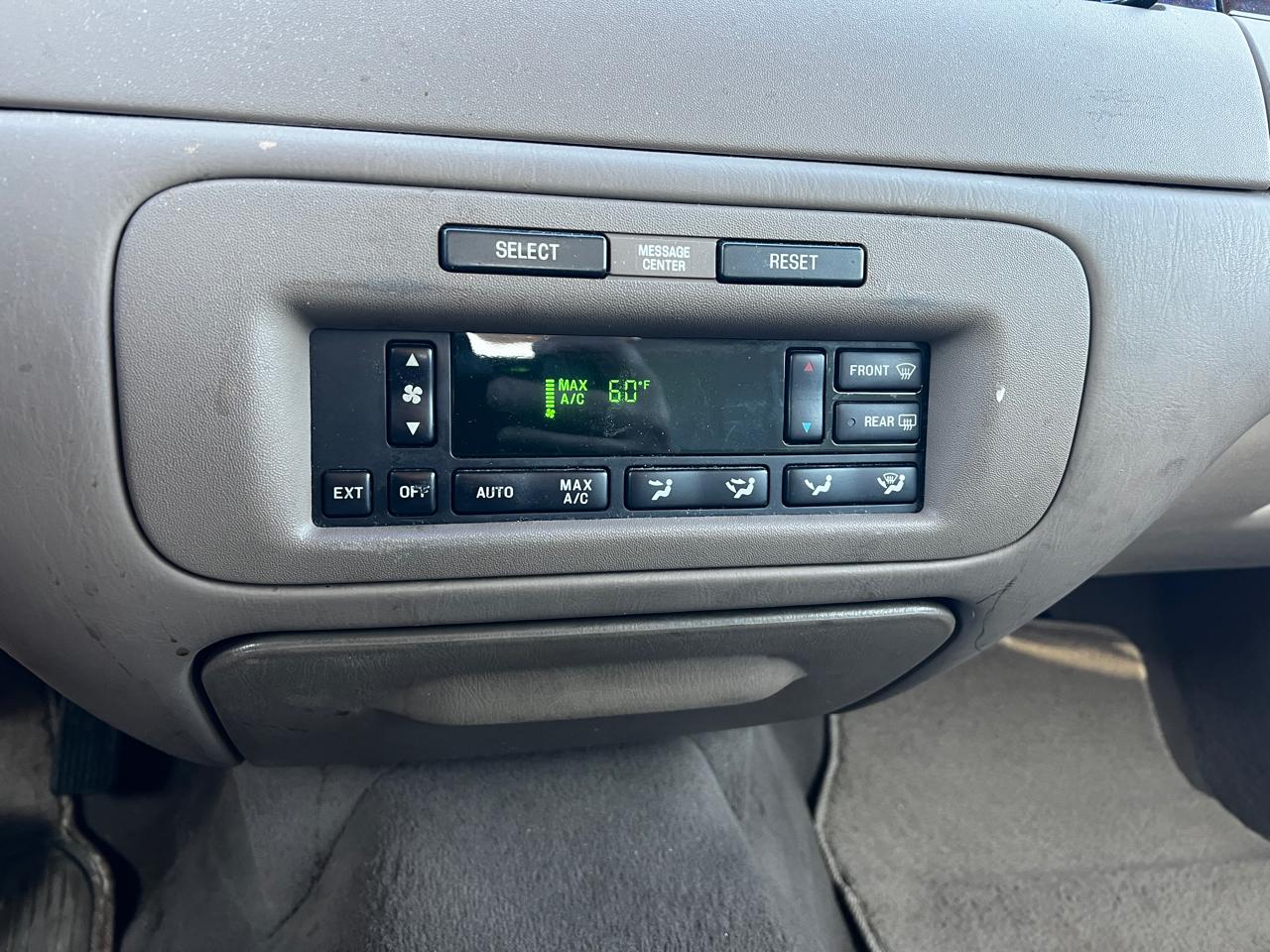 Lincoln Town Car 4dr Sdn Signature 2000