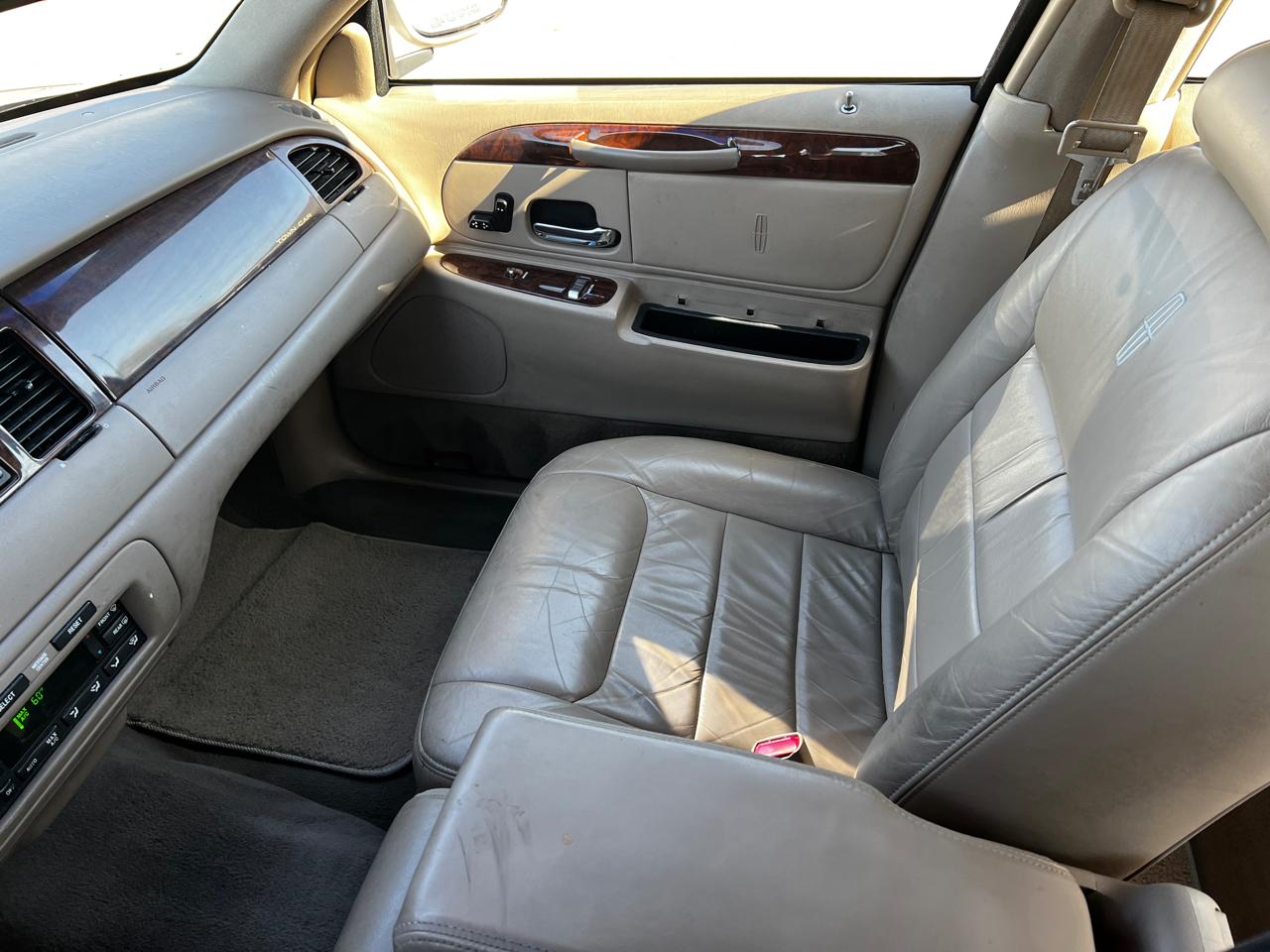 Lincoln Town Car 4dr Sdn Signature 2000