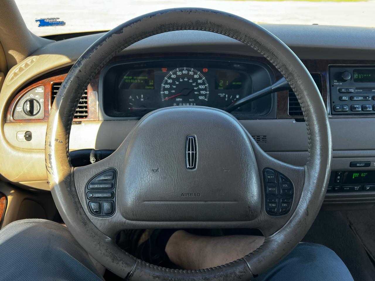 Lincoln Town Car 4dr Sdn Signature 2000