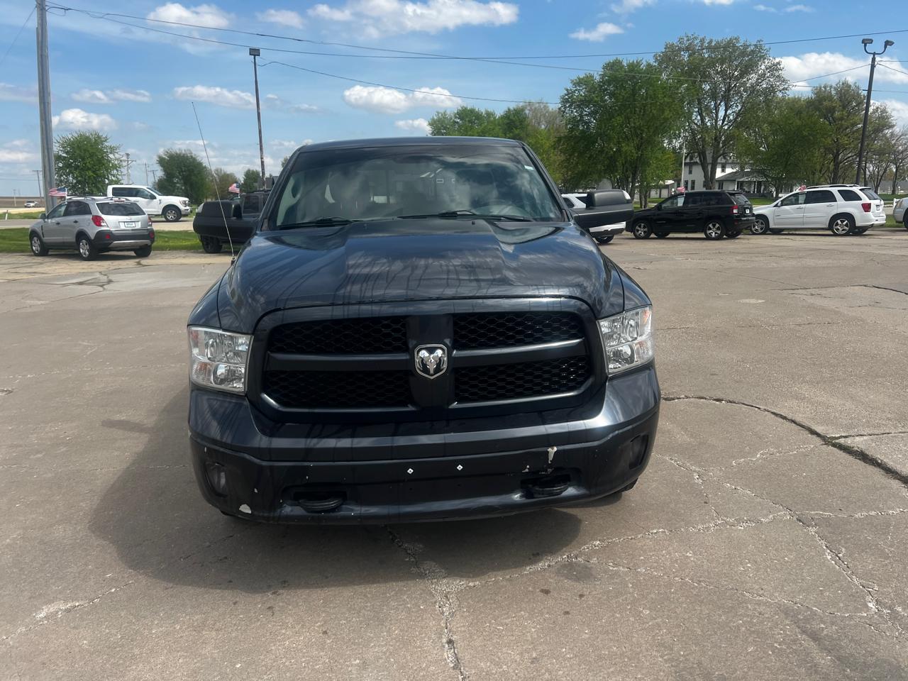 RAM 1500 4WD Quad Cab 140.5" Outdoorsman 2017