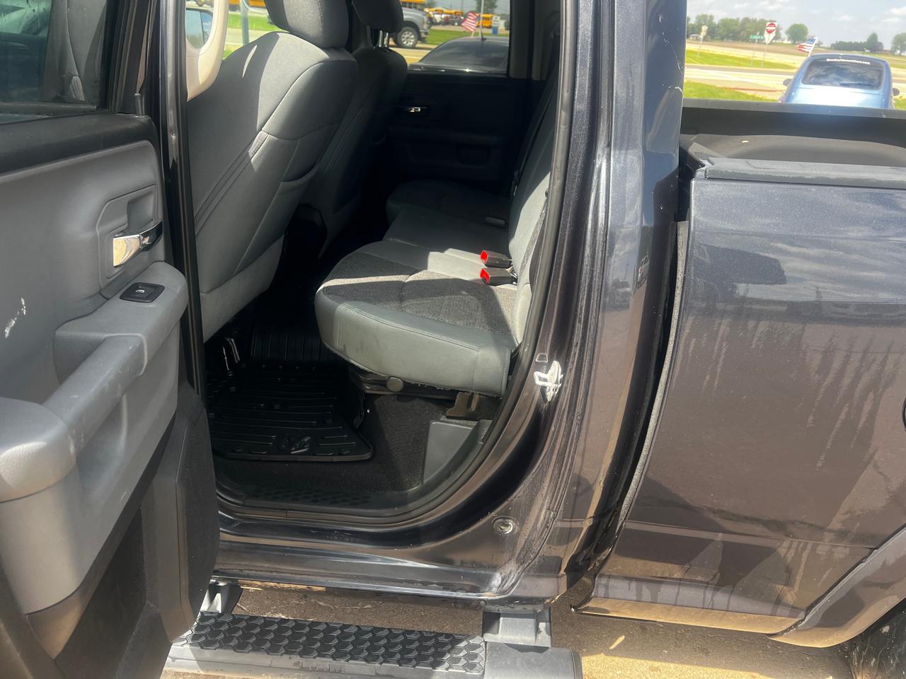 RAM 1500 4WD Quad Cab 140.5" Outdoorsman 2017