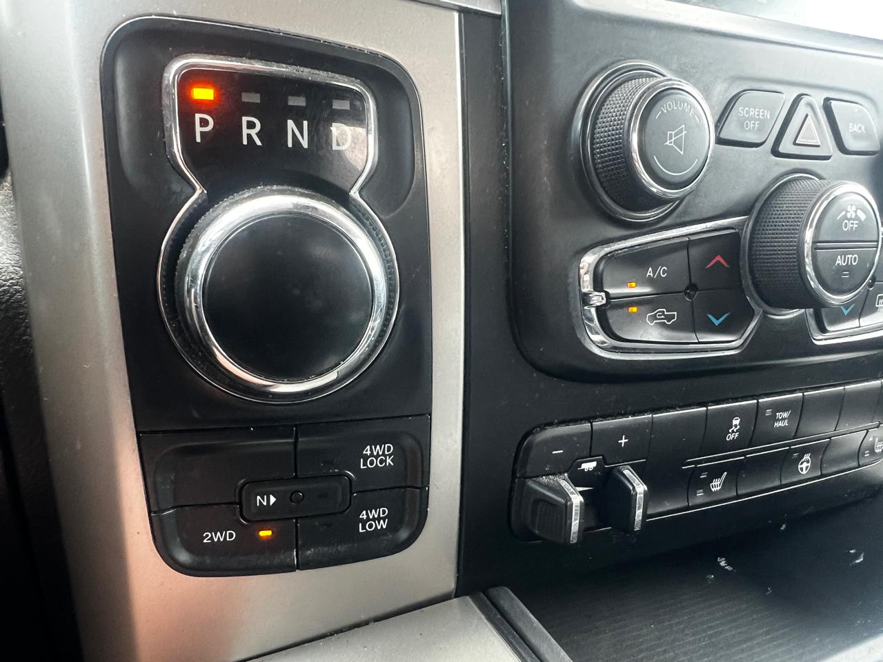 RAM 1500 4WD Quad Cab 140.5" Outdoorsman 2017