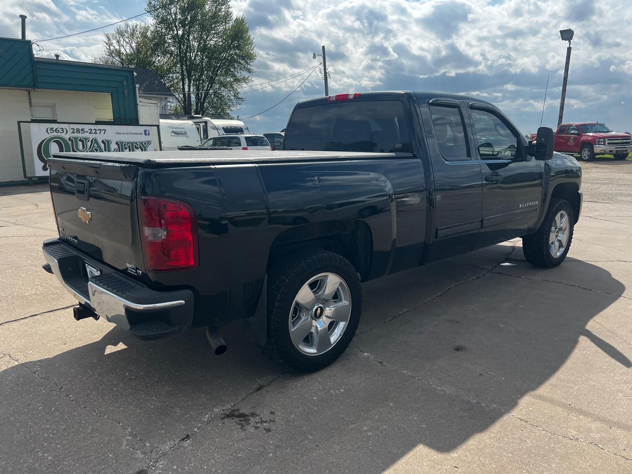 Chevrolet Silverado 1500 4WD Ext Cab 143.5" LT 2011
