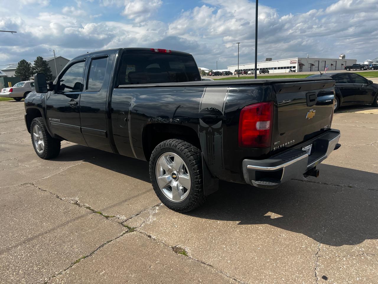 Chevrolet Silverado 1500 4WD Ext Cab 143.5" LT 2011