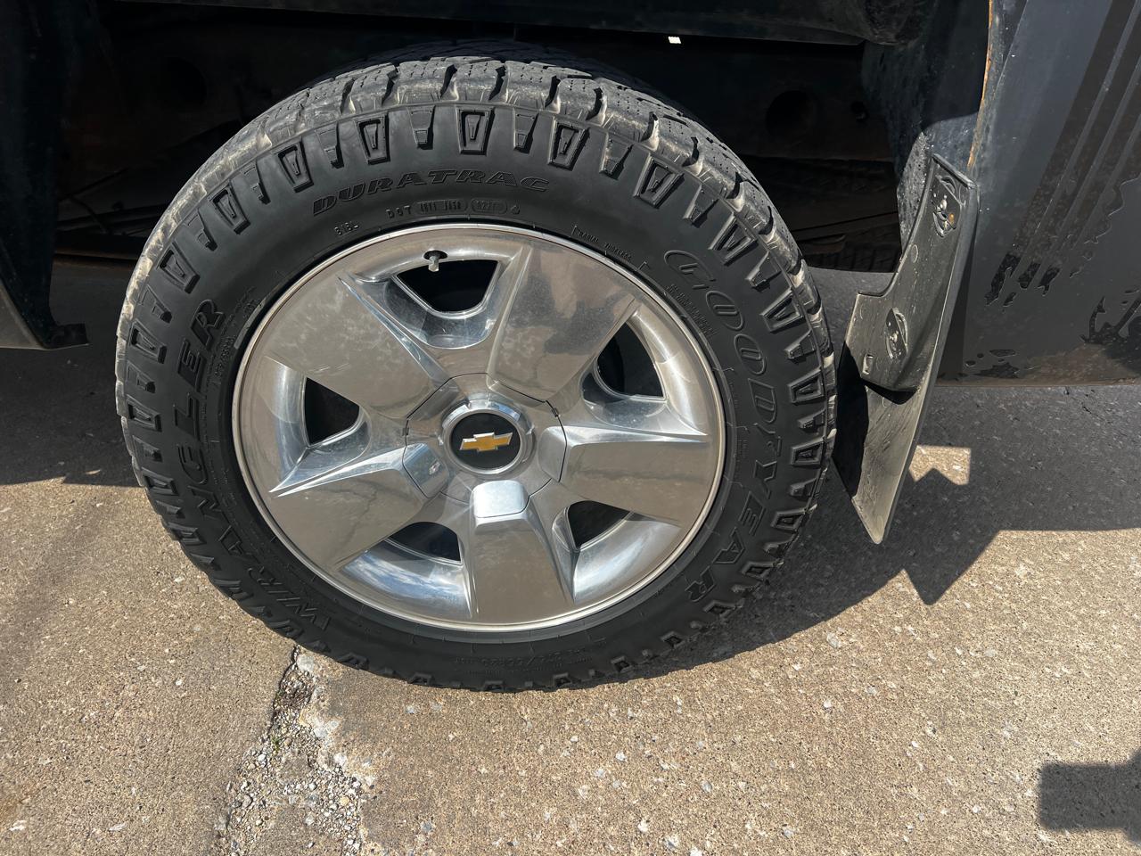 Chevrolet Silverado 1500 4WD Ext Cab 143.5" LT 2011