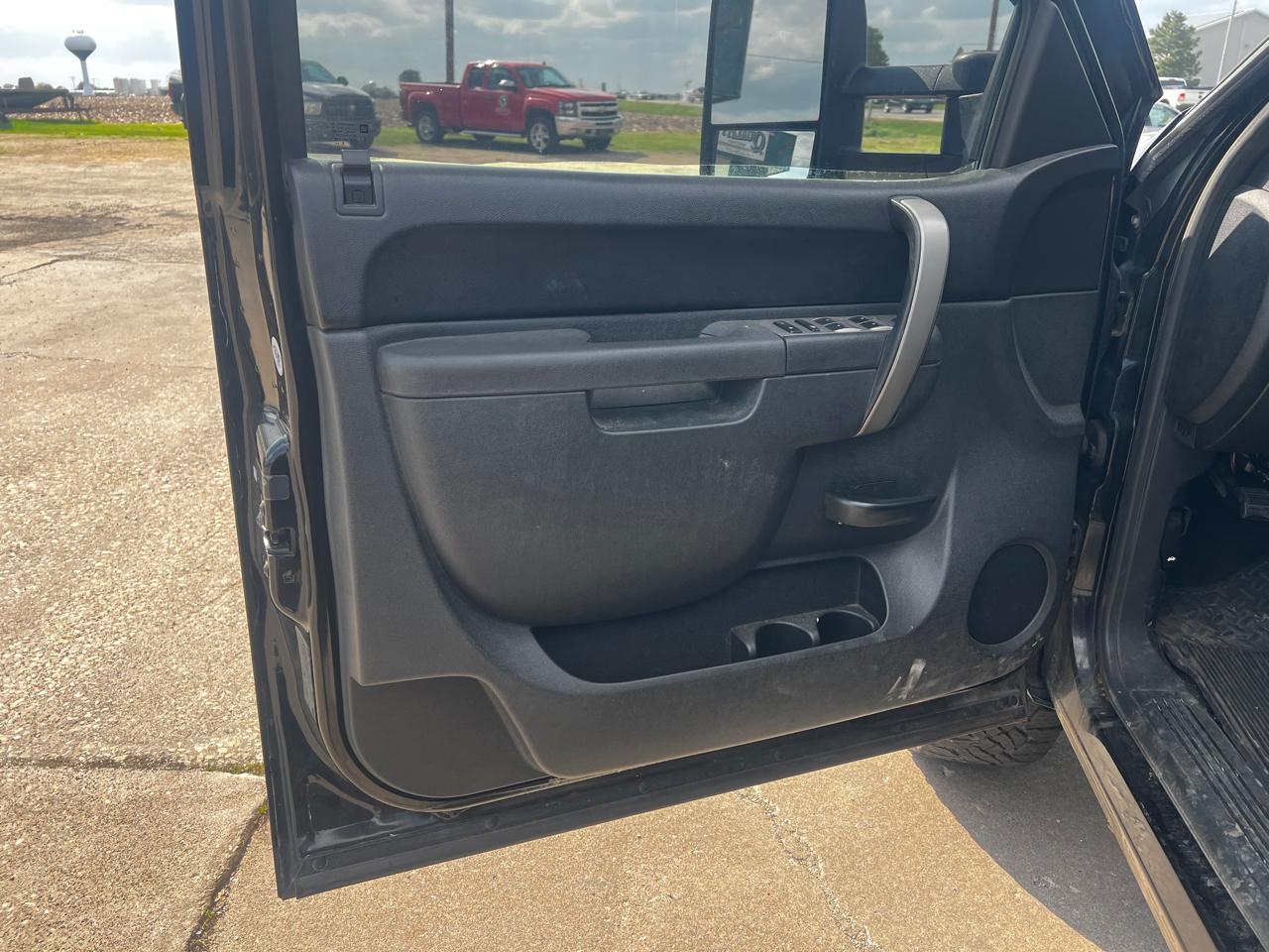 Chevrolet Silverado 1500 4WD Ext Cab 143.5" LT 2011