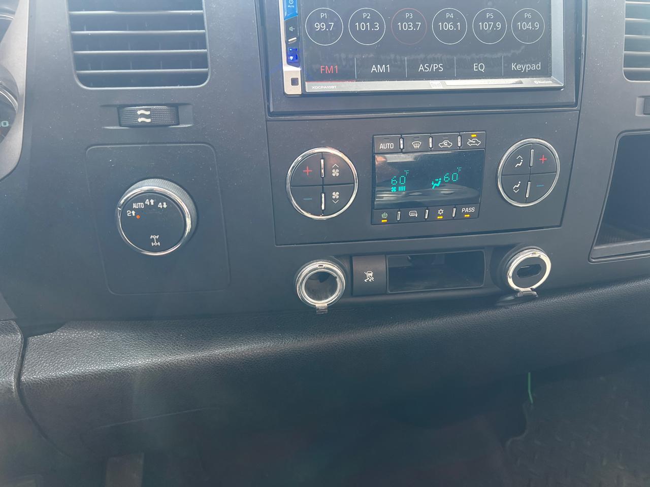 Chevrolet Silverado 1500 4WD Ext Cab 143.5" LT 2011