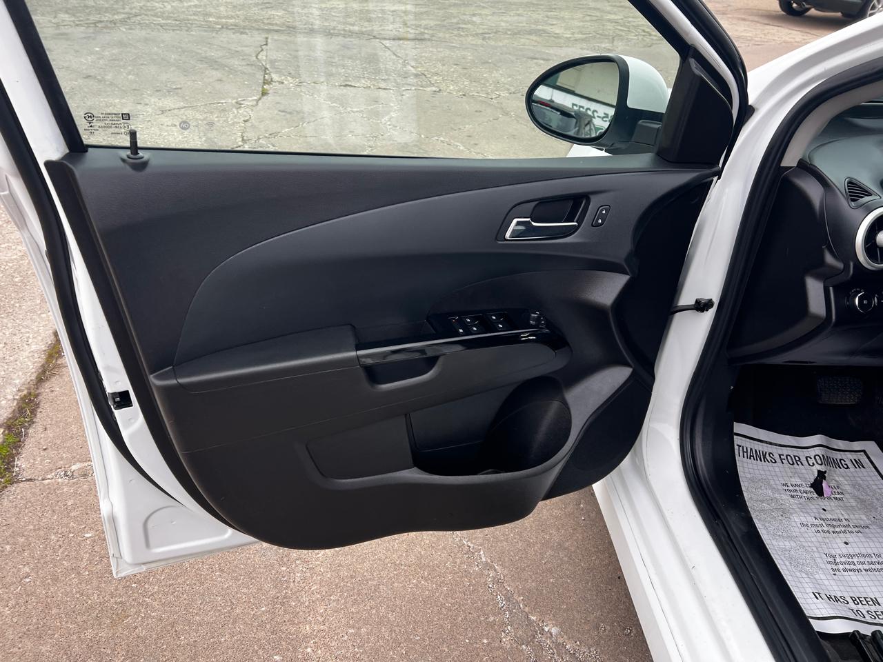 Chevrolet Sonic 5dr HB Auto LT w/1SD 2017