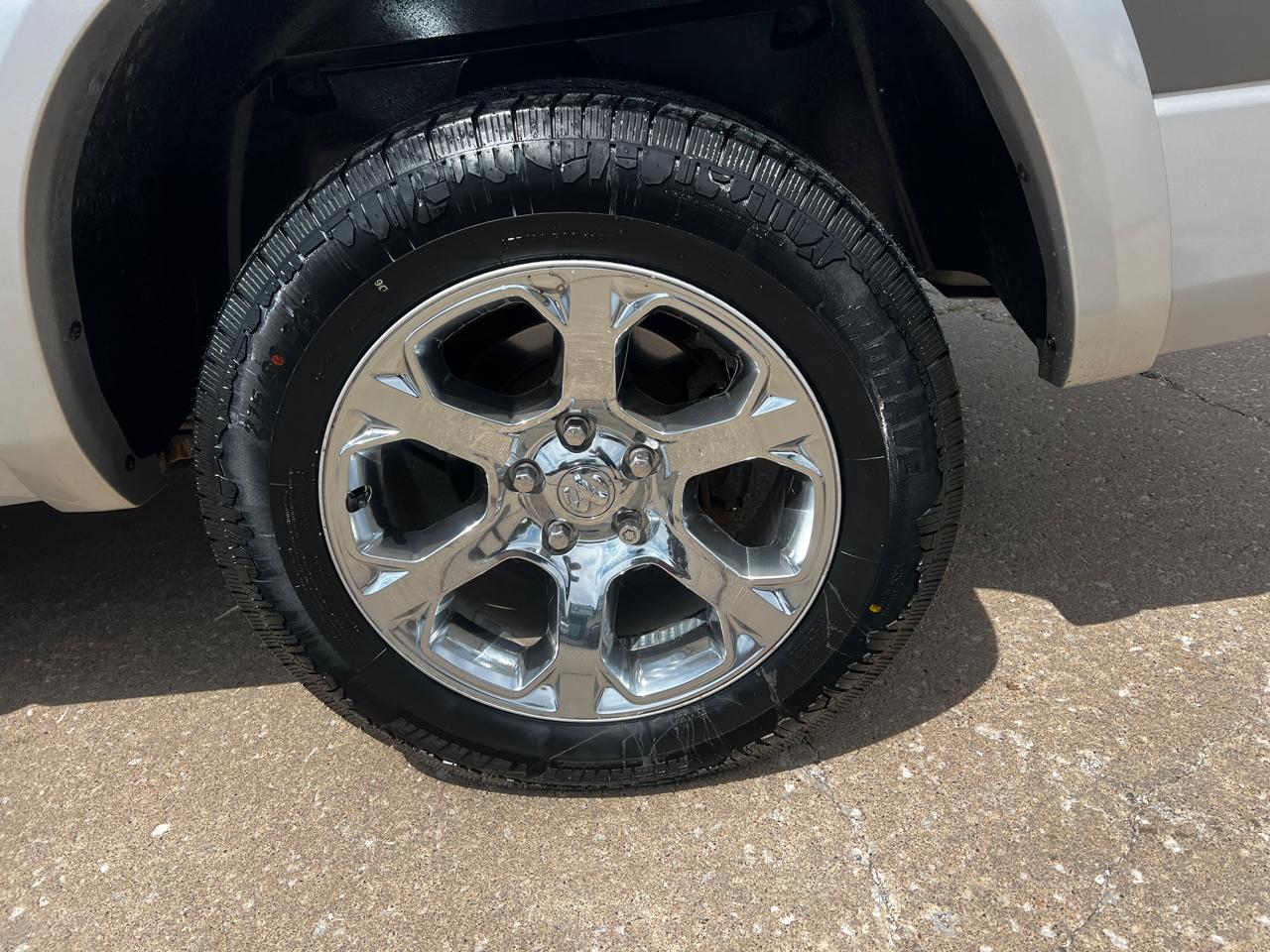 RAM 1500 4WD Crew Cab 149" Laramie 2013