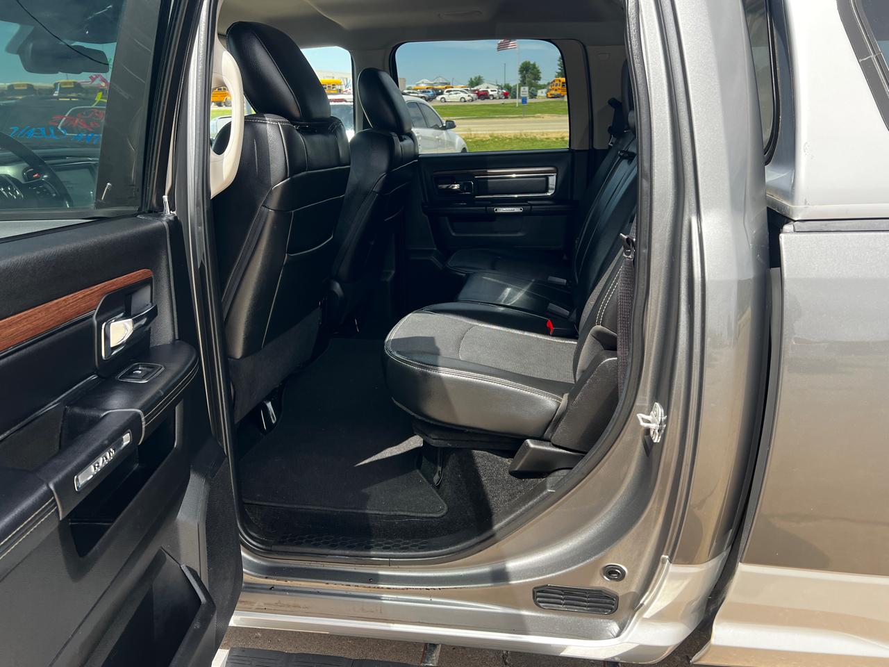 RAM 1500 4WD Crew Cab 149" Laramie 2013