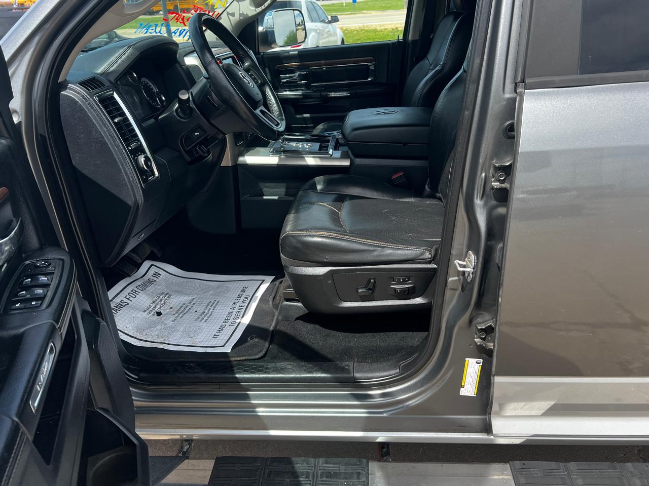 RAM 1500 4WD Crew Cab 149" Laramie 2013