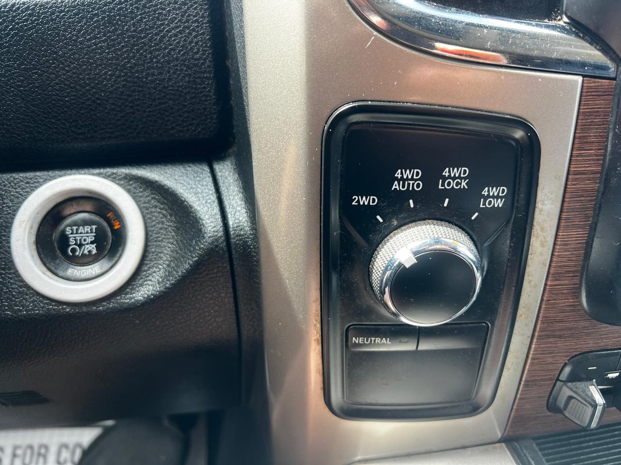 RAM 1500 4WD Crew Cab 149" Laramie 2013