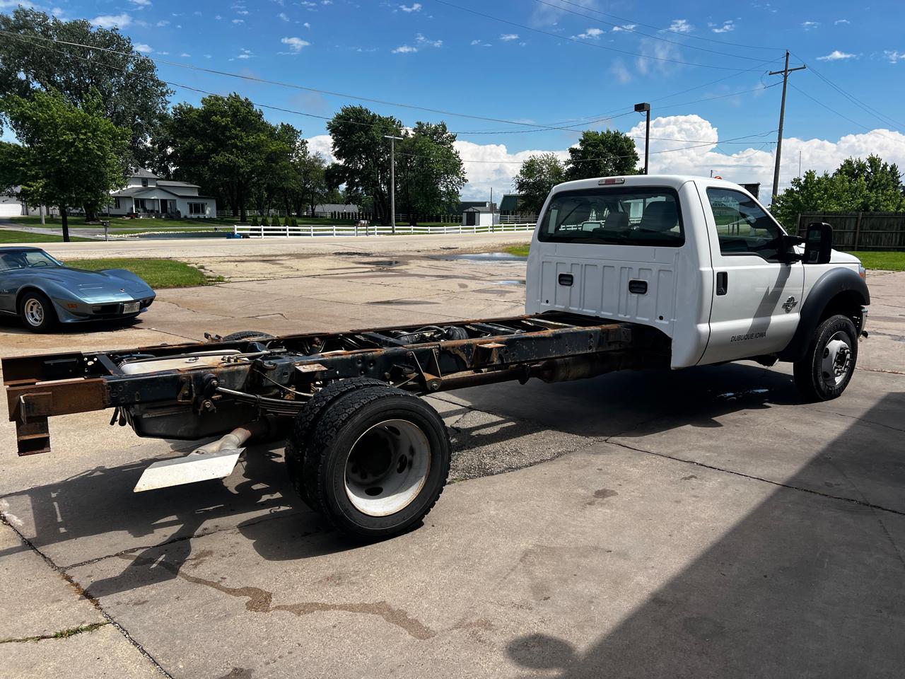 Ford Super Duty F-550 DRW 2WD Reg Cab 141" WB 60" CA XLT 2013