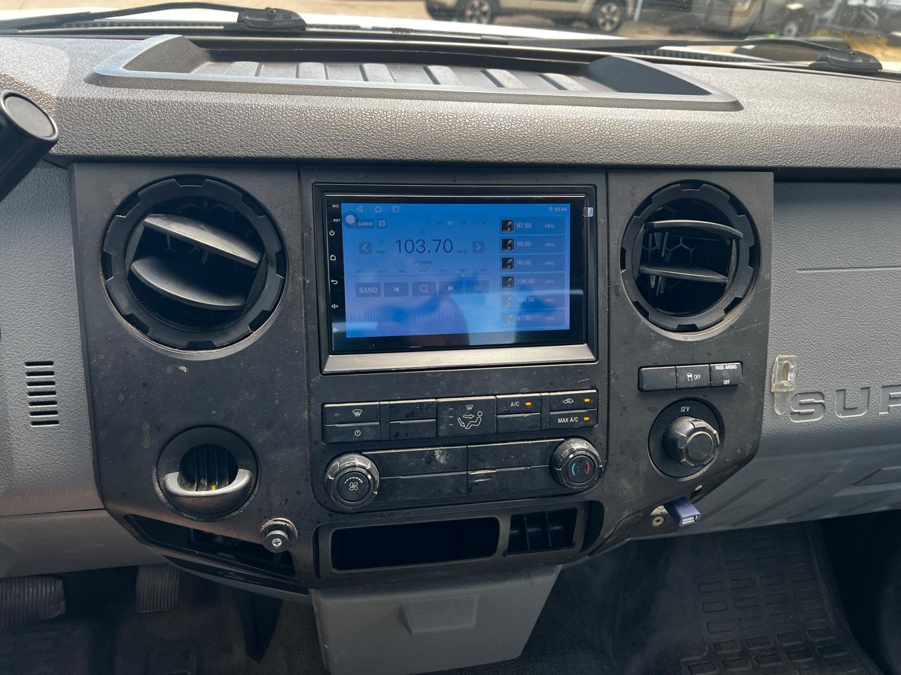 Ford Super Duty F-550 DRW 2WD Reg Cab 141" WB 60" CA XLT 2013