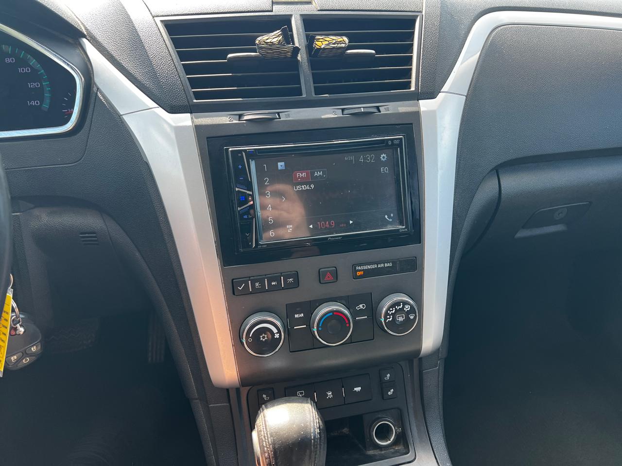 Chevrolet Traverse FWD 4dr LT w/1LT 2011