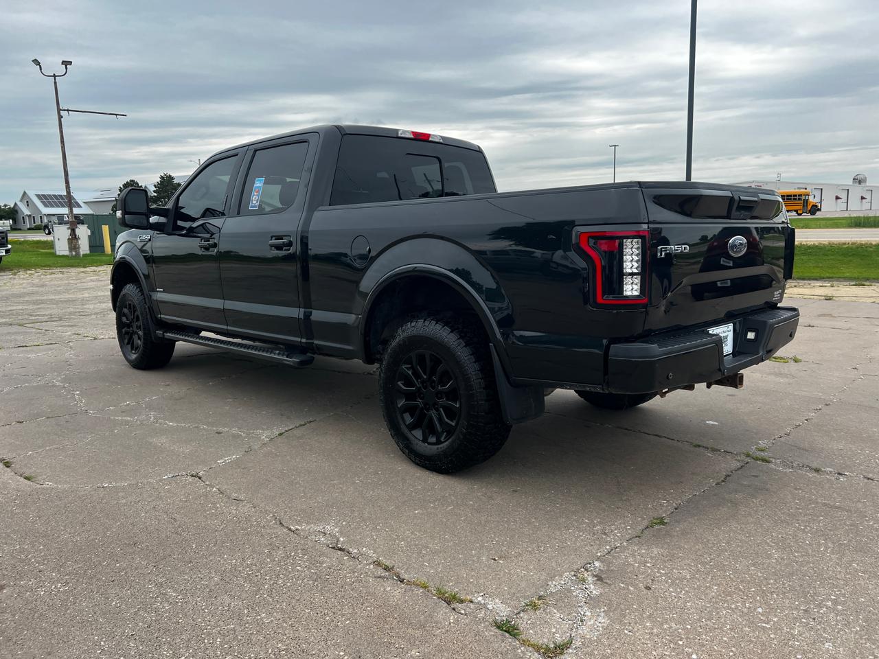 Ford F-150 4WD SuperCrew 157" Lariat w/HD Payload Pkg 2015