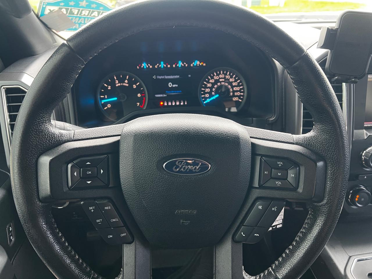 Ford F-150 4WD SuperCrew 157" Lariat w/HD Payload Pkg 2015