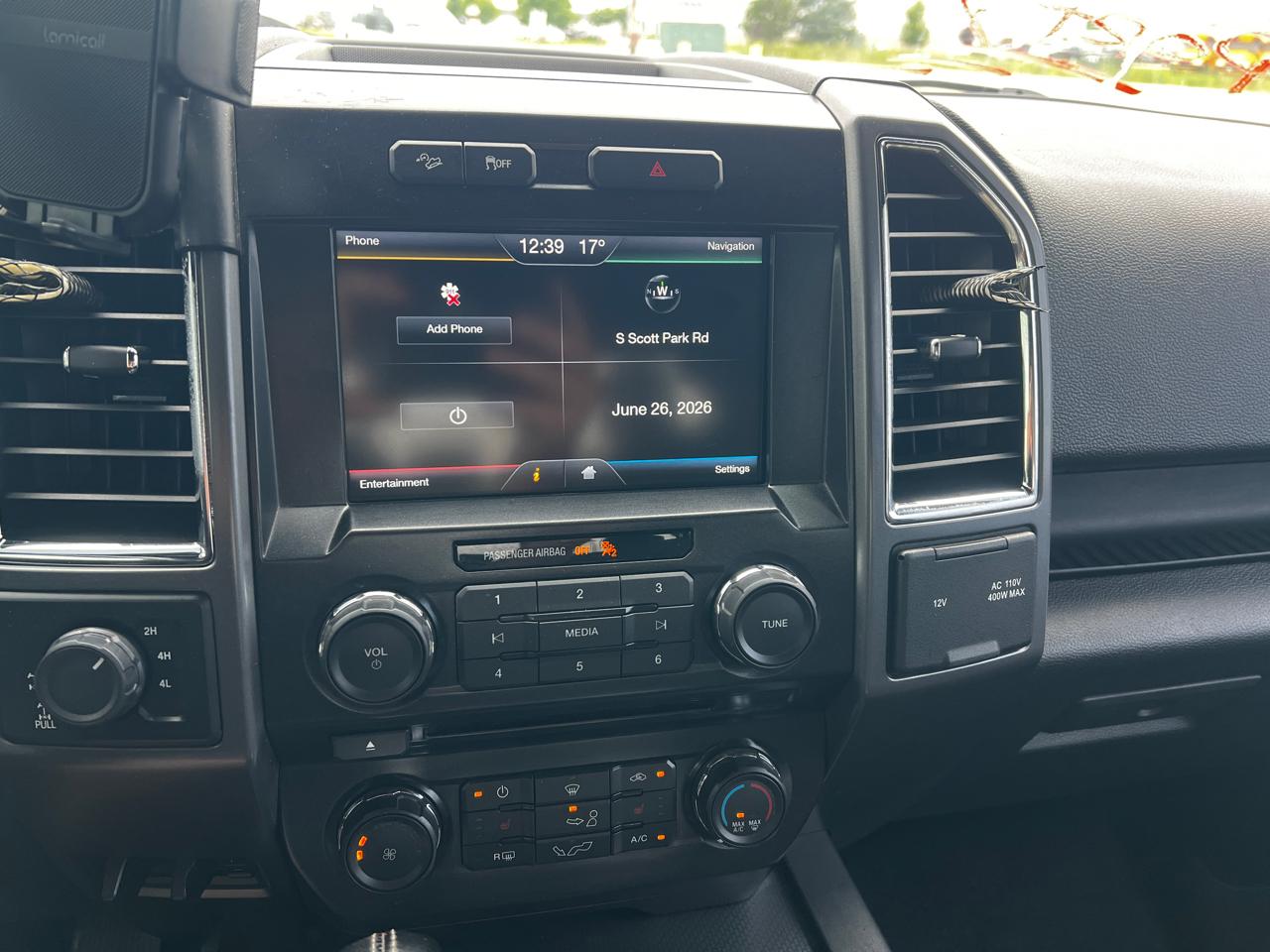 Ford F-150 4WD SuperCrew 157" Lariat w/HD Payload Pkg 2015