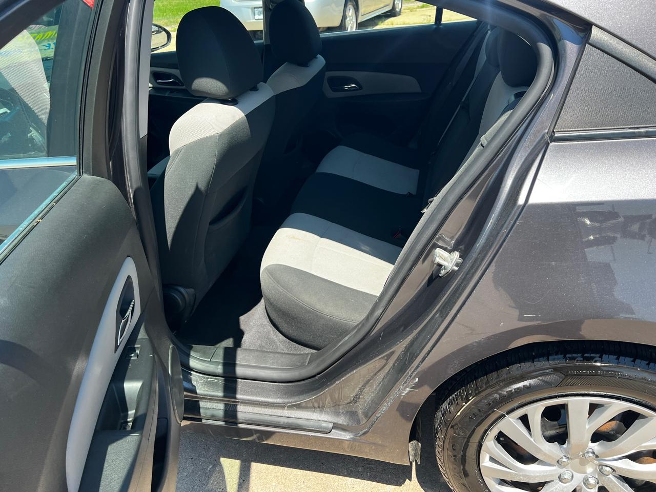 Chevrolet Cruze 4dr Sdn LS 2011