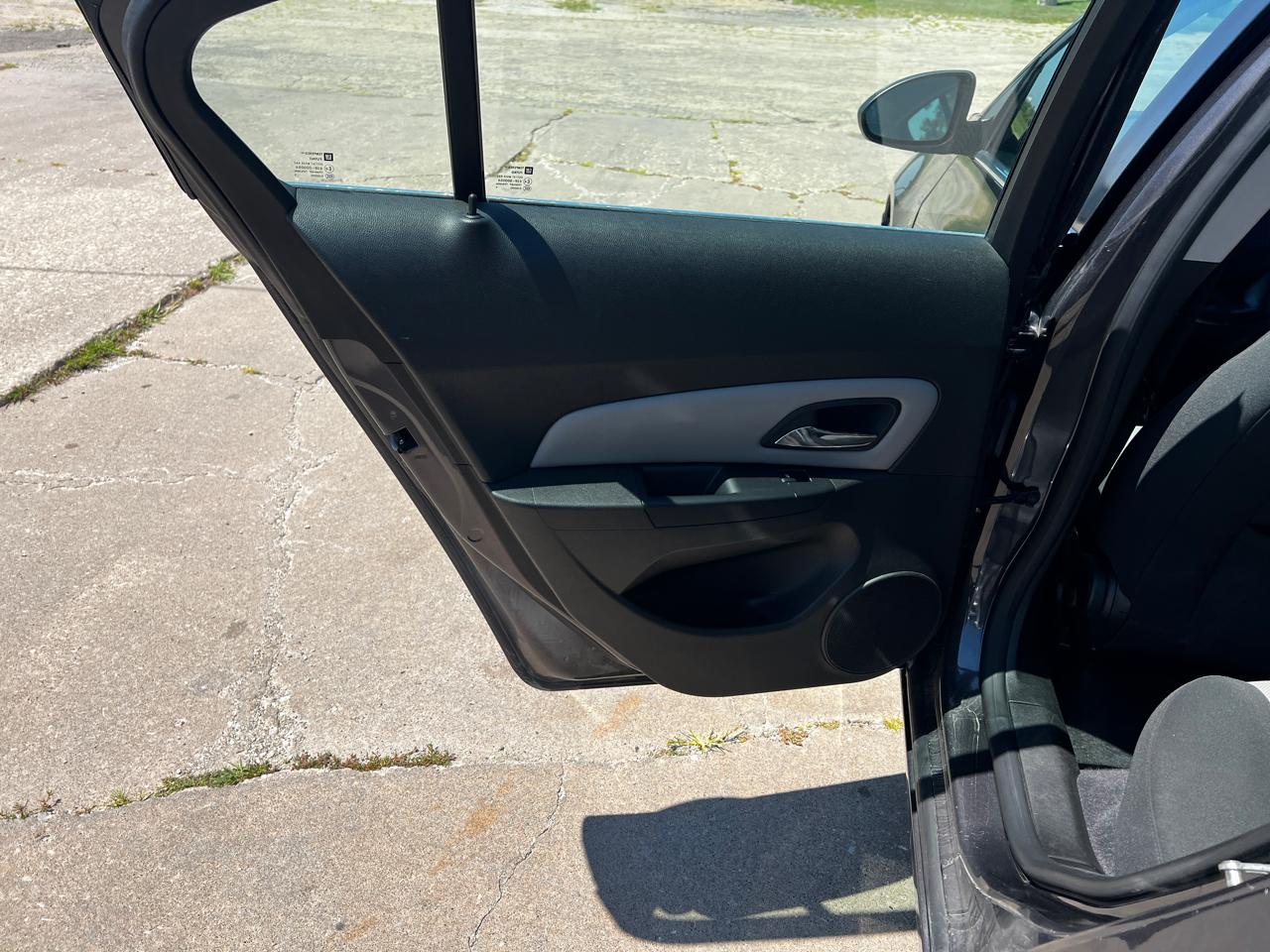 Chevrolet Cruze 4dr Sdn LS 2011