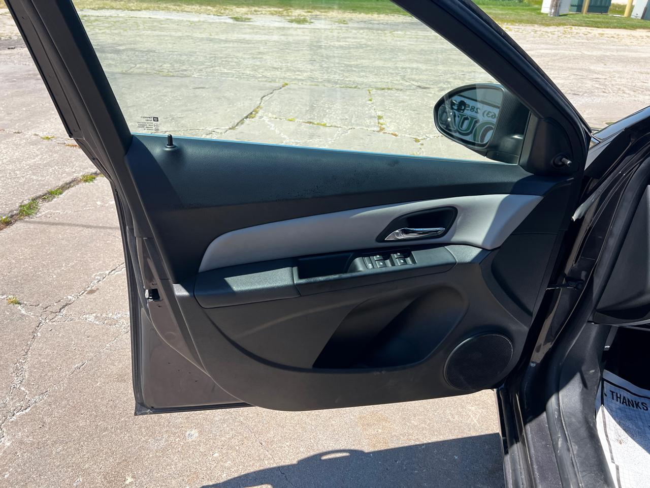 Chevrolet Cruze 4dr Sdn LS 2011
