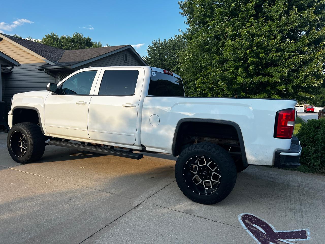 GMC Sierra 1500 4WD Crew Cab 153.0" SLE 2017