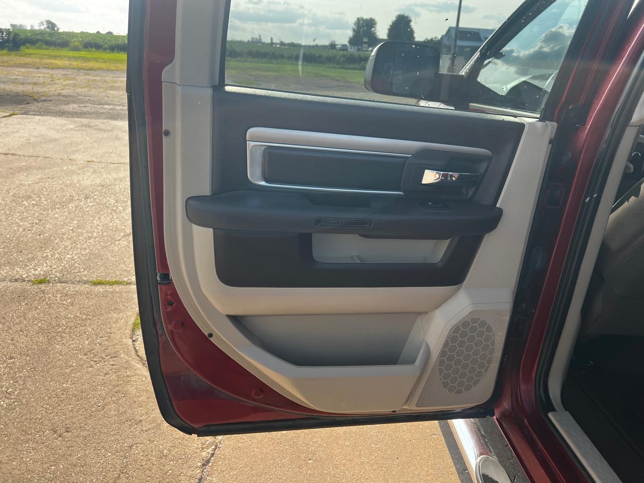 RAM 1500 4WD Crew Cab 140.5" Lone Star 2013