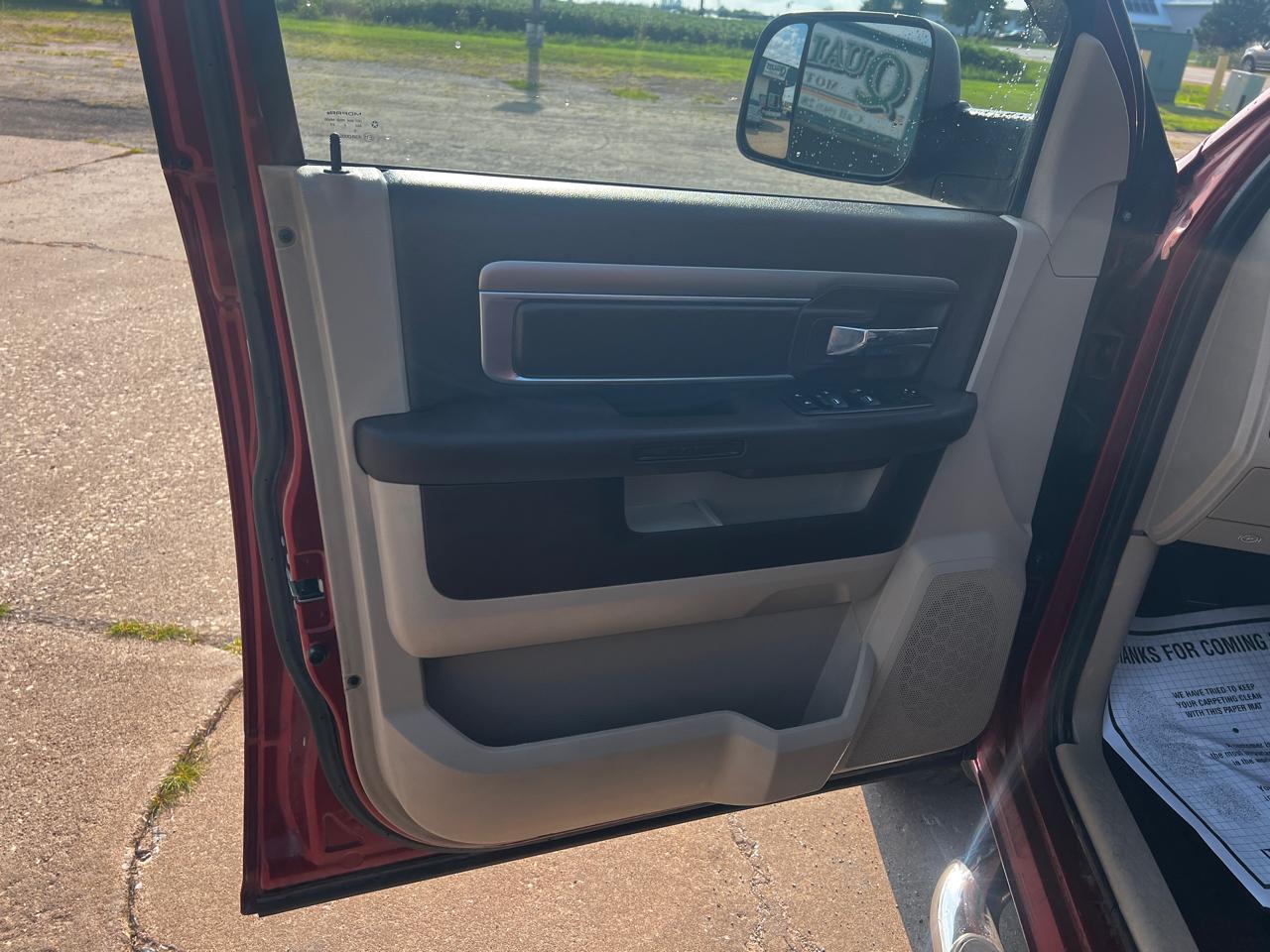 RAM 1500 4WD Crew Cab 140.5" Lone Star 2013