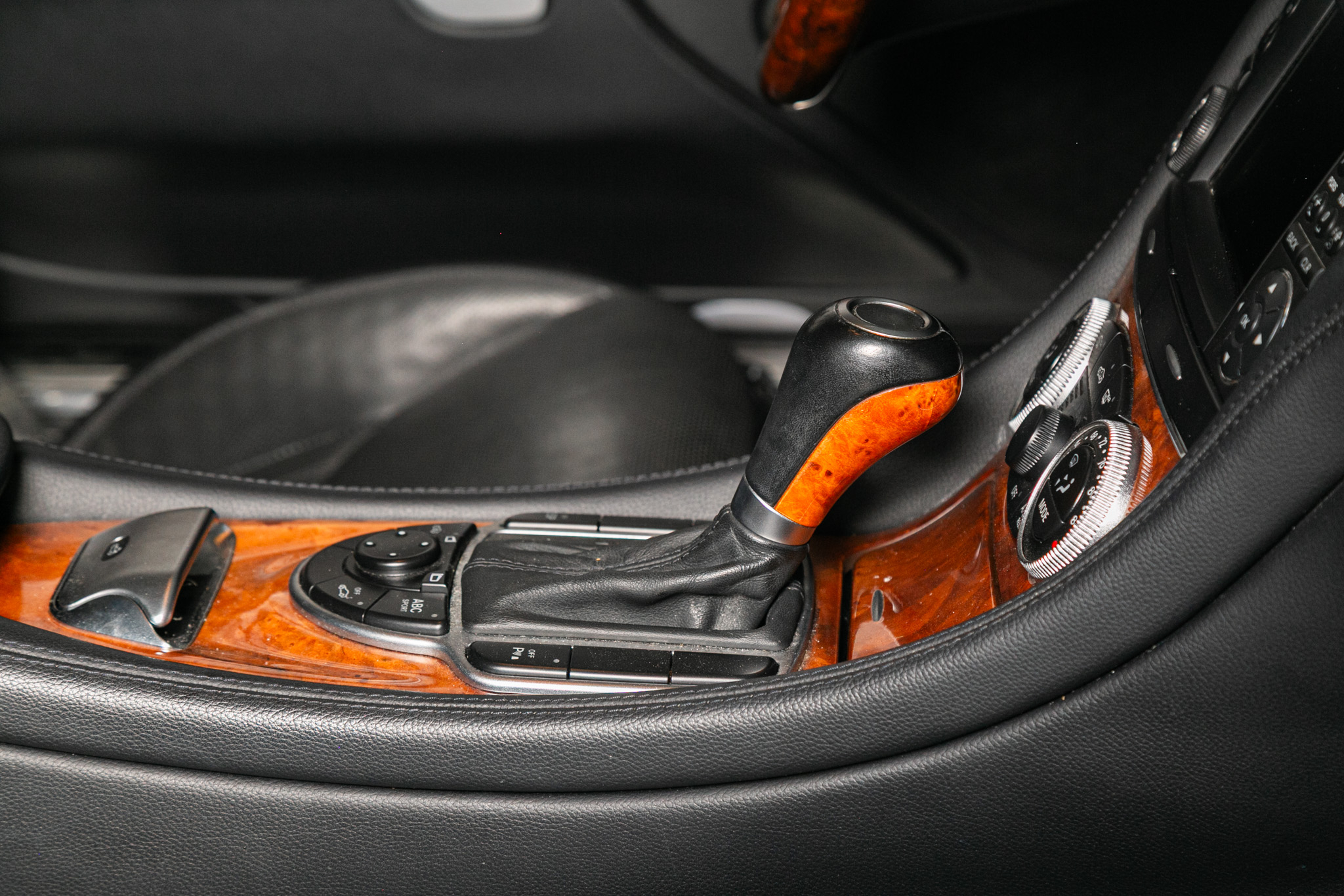 Mercedes-Benz SL-Class 2dr Roadster 5.5L V8 2009