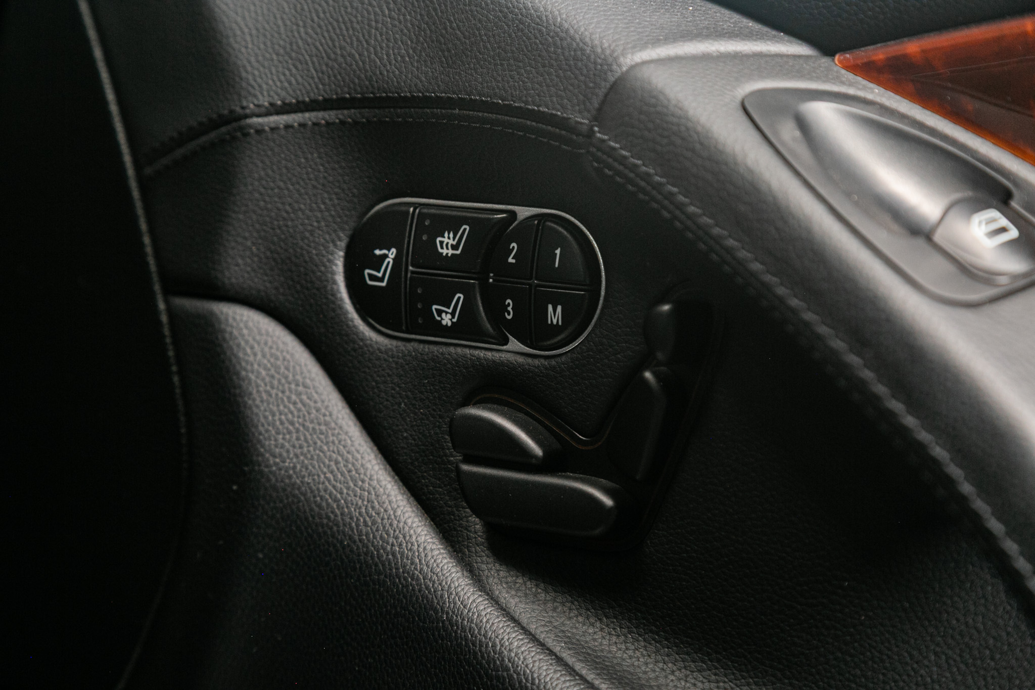 Mercedes-Benz SL-Class 2dr Roadster 5.5L V8 2009