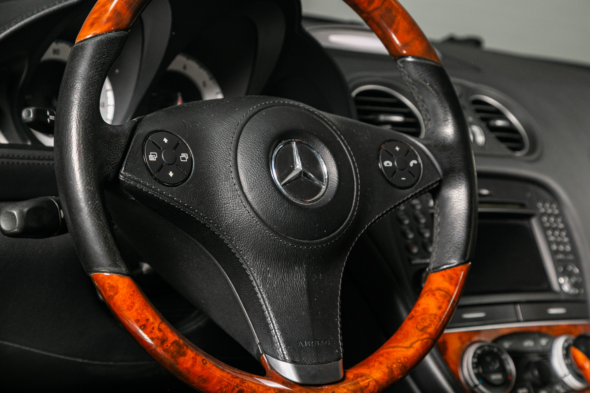 Mercedes-Benz SL-Class 2dr Roadster 5.5L V8 2009