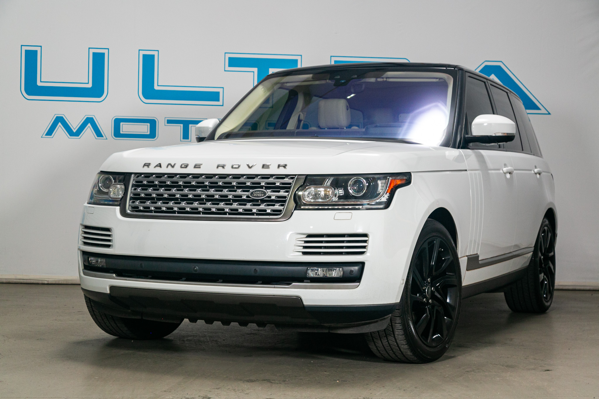 Land Rover Range Rover V6 Supercharged HSE SWB 2017 Land Rover Range Rover V6 Supercharged HSE SWB 2017