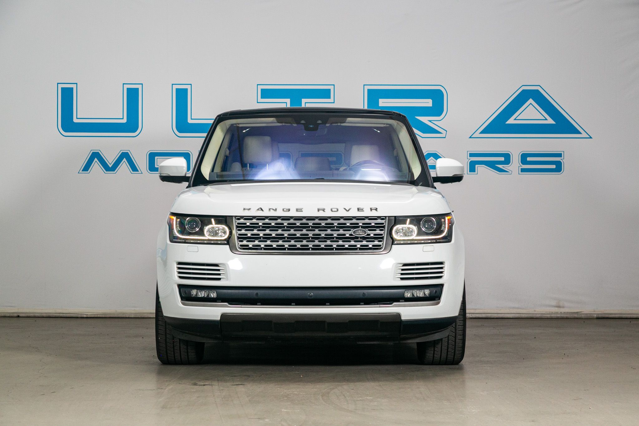 Land Rover Range Rover V6 Supercharged HSE SWB 2017 Land Rover Range Rover V6 Supercharged HSE SWB 2017