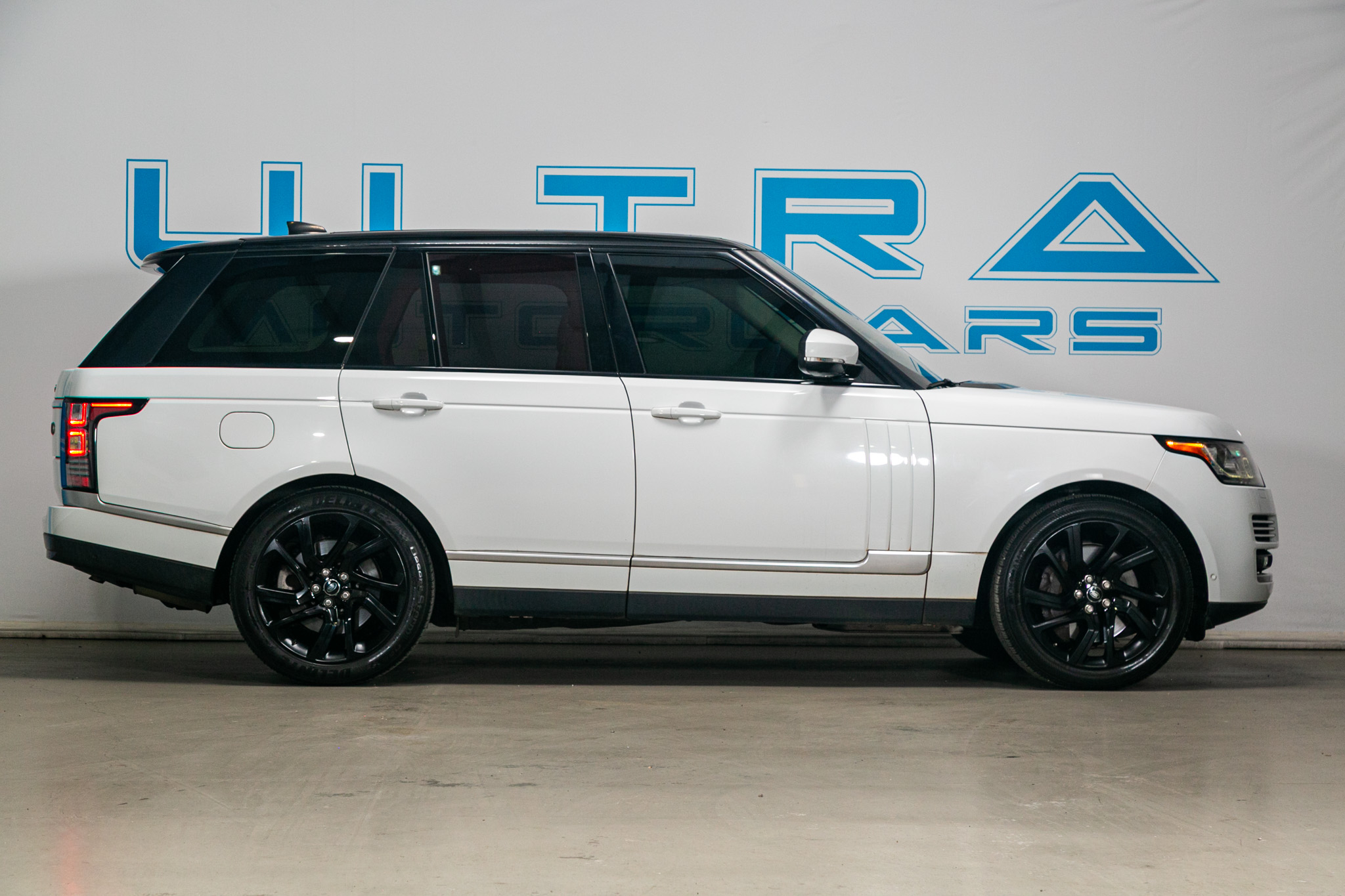 Land Rover Range Rover V6 Supercharged HSE SWB 2017 Land Rover Range Rover V6 Supercharged HSE SWB 2017
