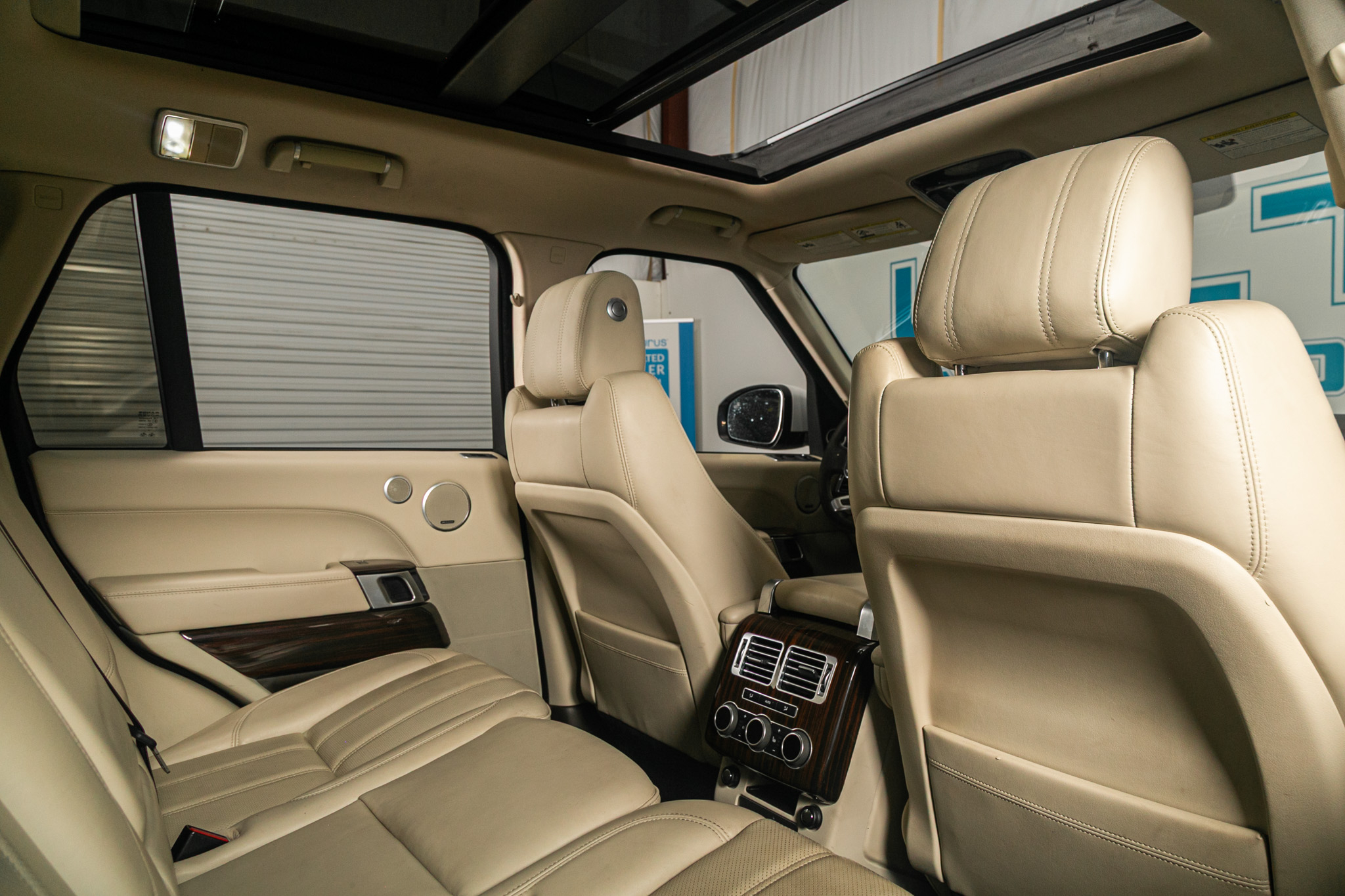 Land Rover Range Rover V6 Supercharged HSE SWB 2017 Land Rover Range Rover V6 Supercharged HSE SWB 2017