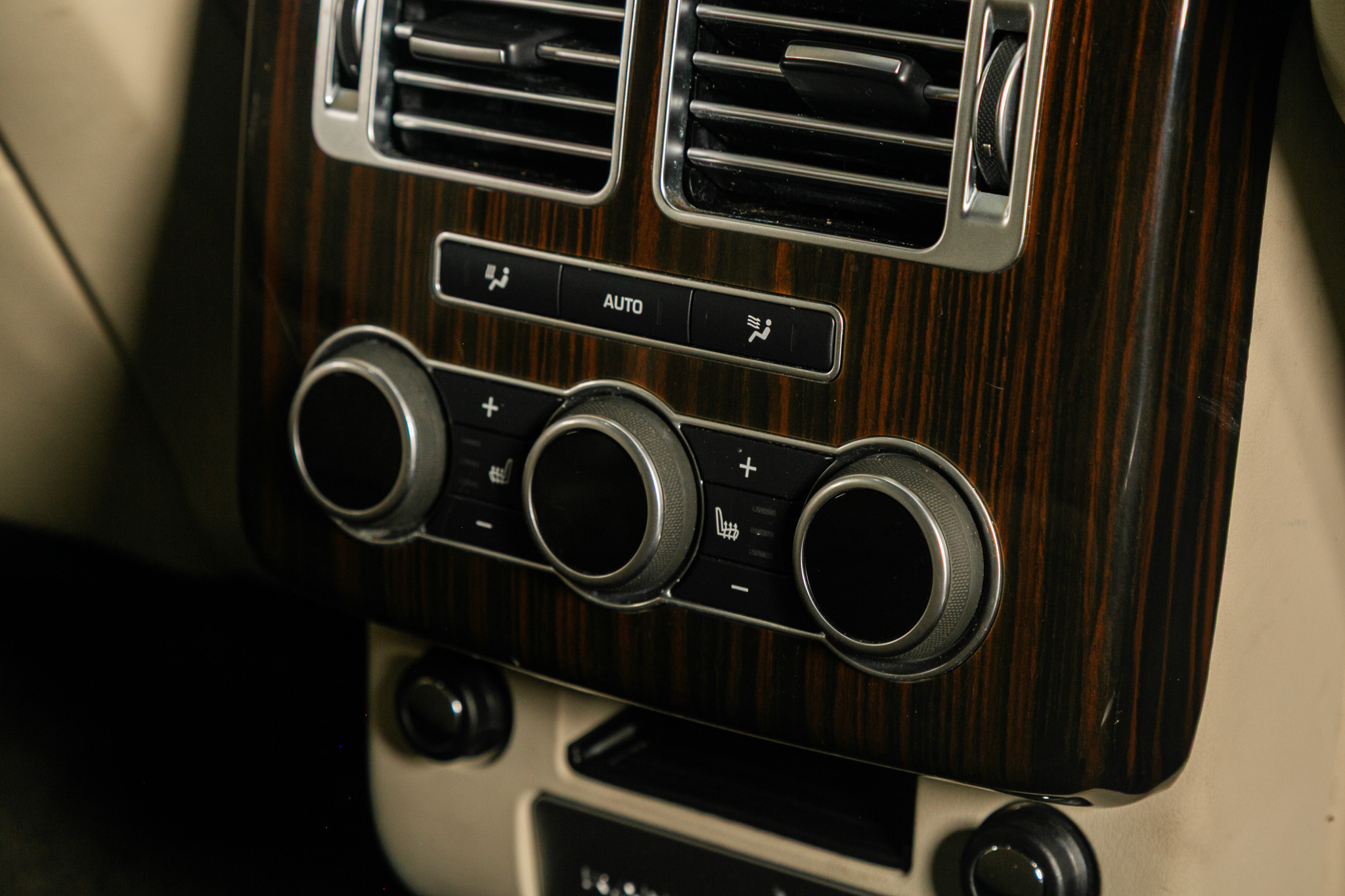 Land Rover Range Rover V6 Supercharged HSE SWB 2017 Land Rover Range Rover V6 Supercharged HSE SWB 2017