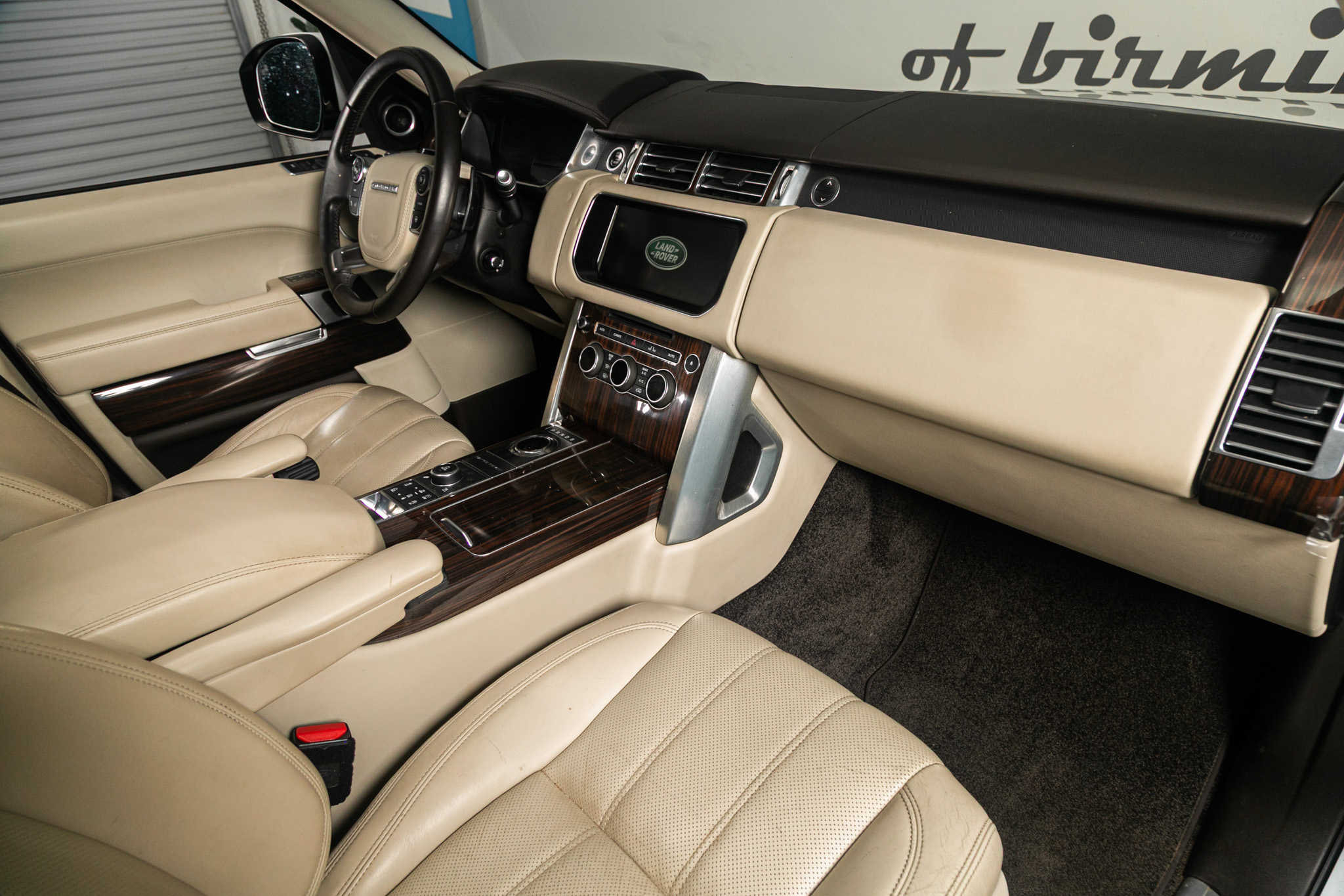 Land Rover Range Rover V6 Supercharged HSE SWB 2017 Land Rover Range Rover V6 Supercharged HSE SWB 2017