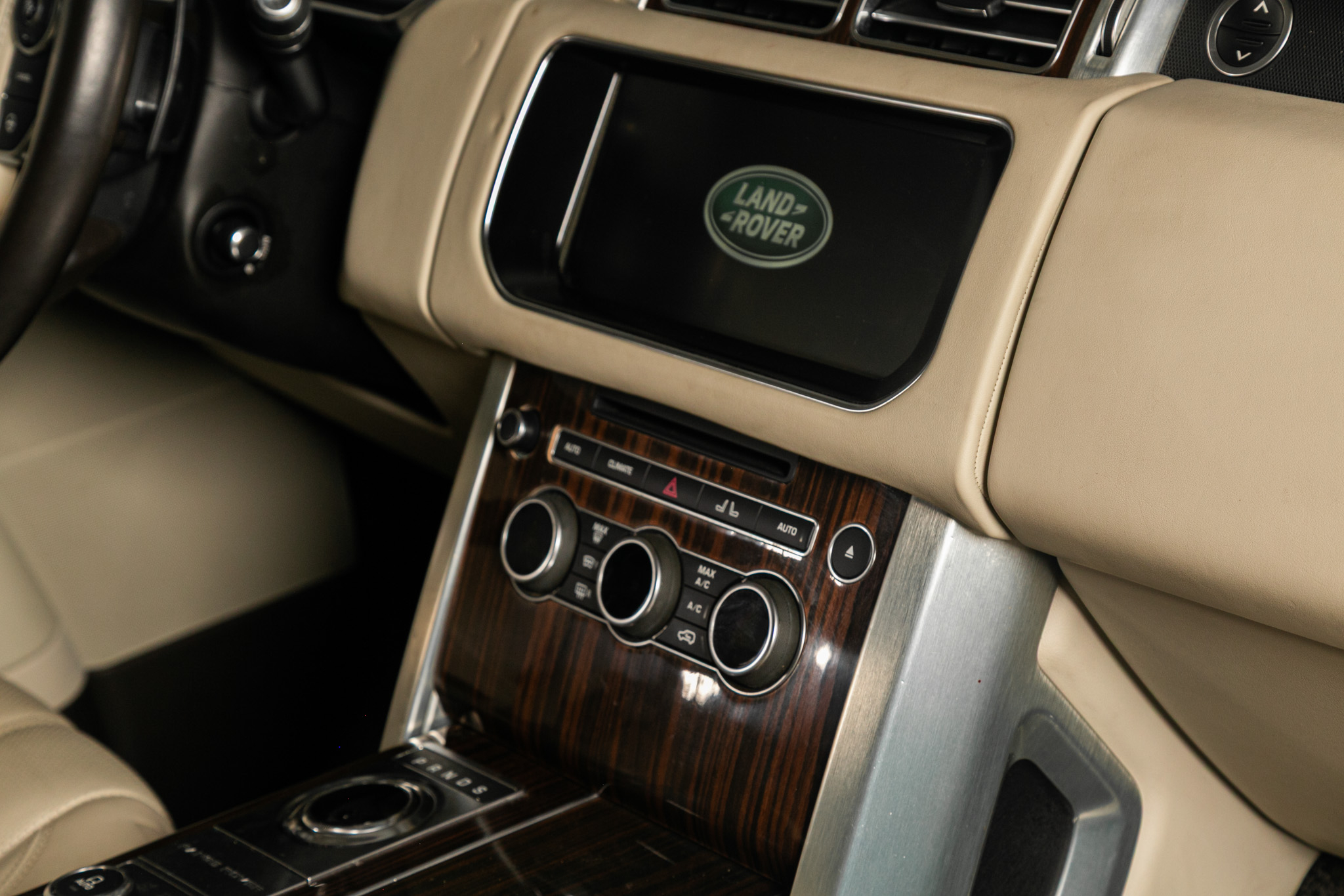 Land Rover Range Rover V6 Supercharged HSE SWB 2017 Land Rover Range Rover V6 Supercharged HSE SWB 2017