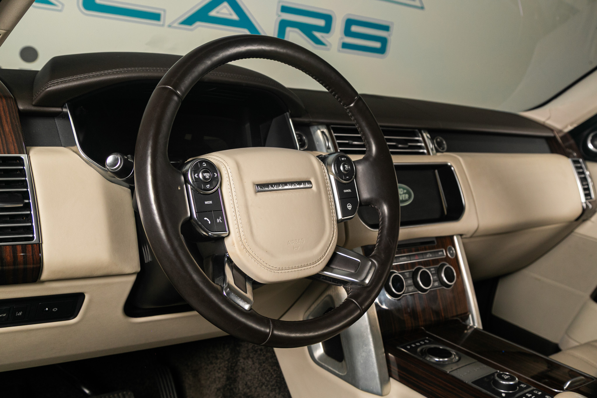 Land Rover Range Rover V6 Supercharged HSE SWB 2017 Land Rover Range Rover V6 Supercharged HSE SWB 2017