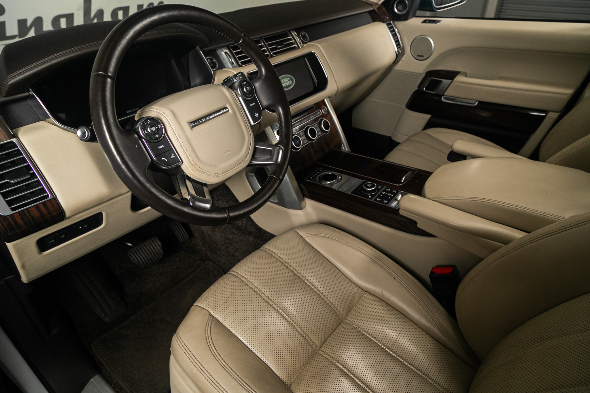 Land Rover Range Rover V6 Supercharged HSE SWB 2017 Land Rover Range Rover V6 Supercharged HSE SWB 2017