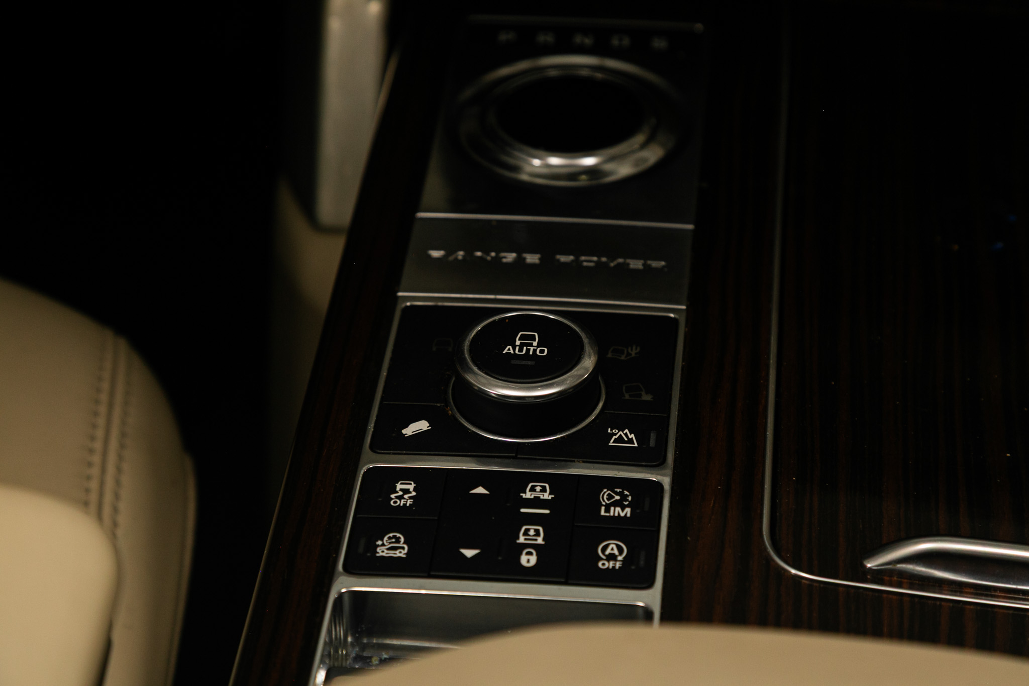 Land Rover Range Rover V6 Supercharged HSE SWB 2017 Land Rover Range Rover V6 Supercharged HSE SWB 2017