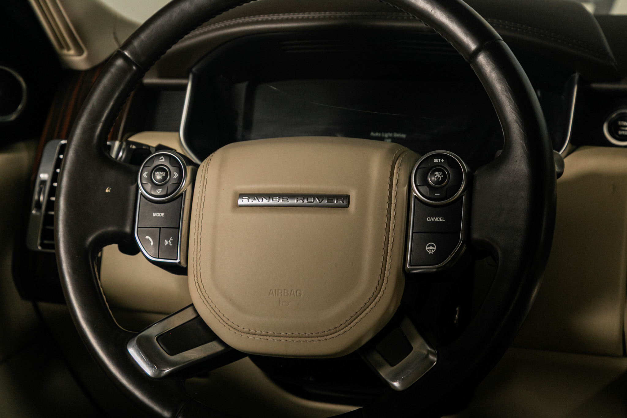 Land Rover Range Rover V6 Supercharged HSE SWB 2017 Land Rover Range Rover V6 Supercharged HSE SWB 2017