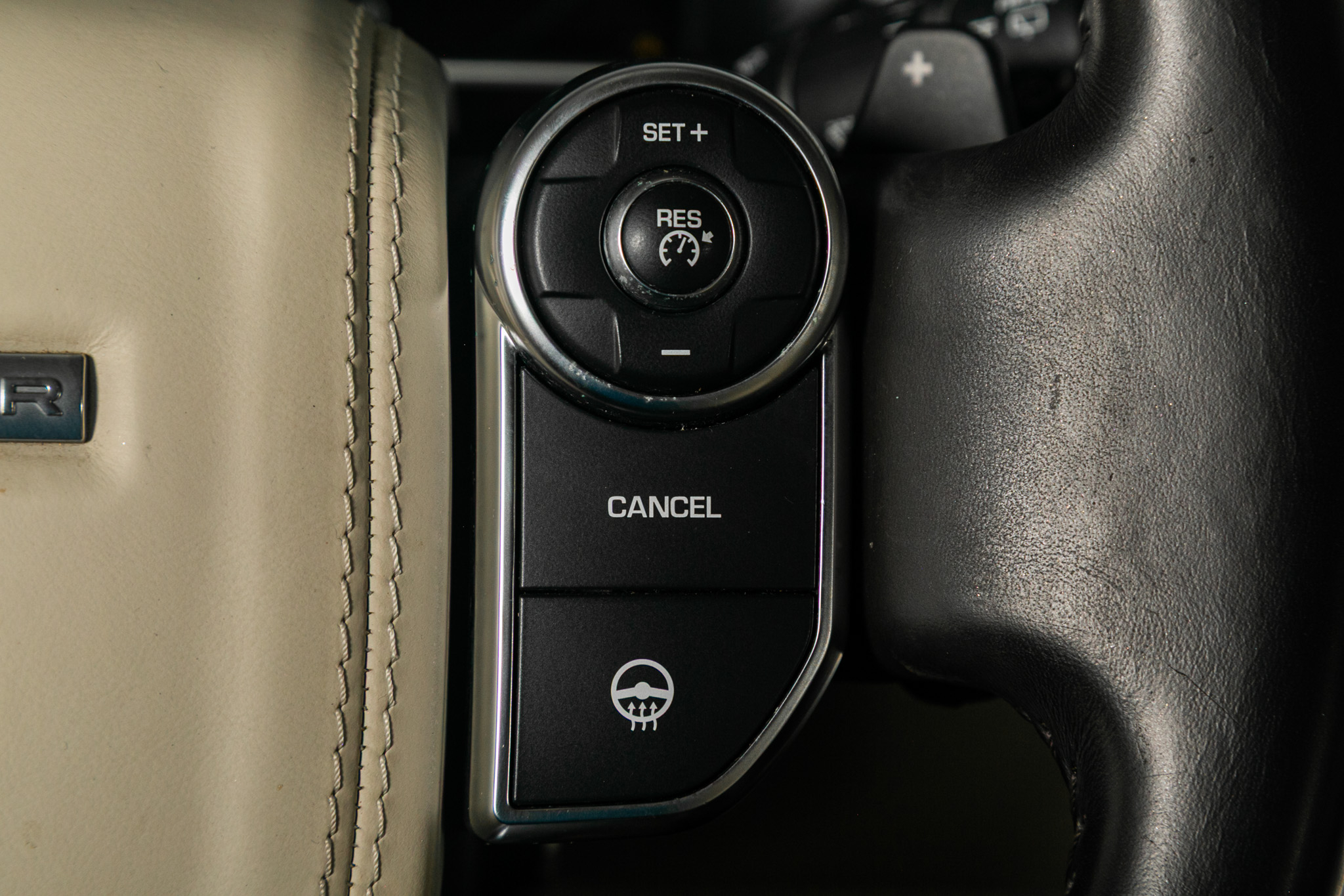 Land Rover Range Rover V6 Supercharged HSE SWB 2017 Land Rover Range Rover V6 Supercharged HSE SWB 2017