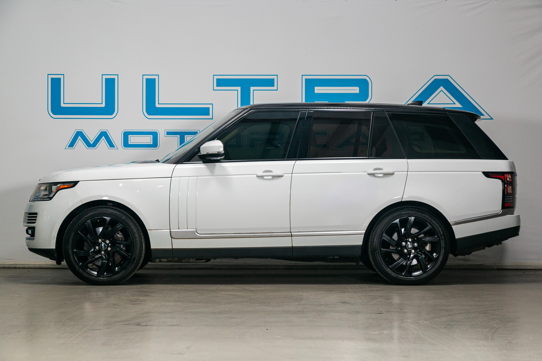 Land Rover Range Rover V6 Supercharged HSE SWB 2017 Land Rover Range Rover V6 Supercharged HSE SWB 2017