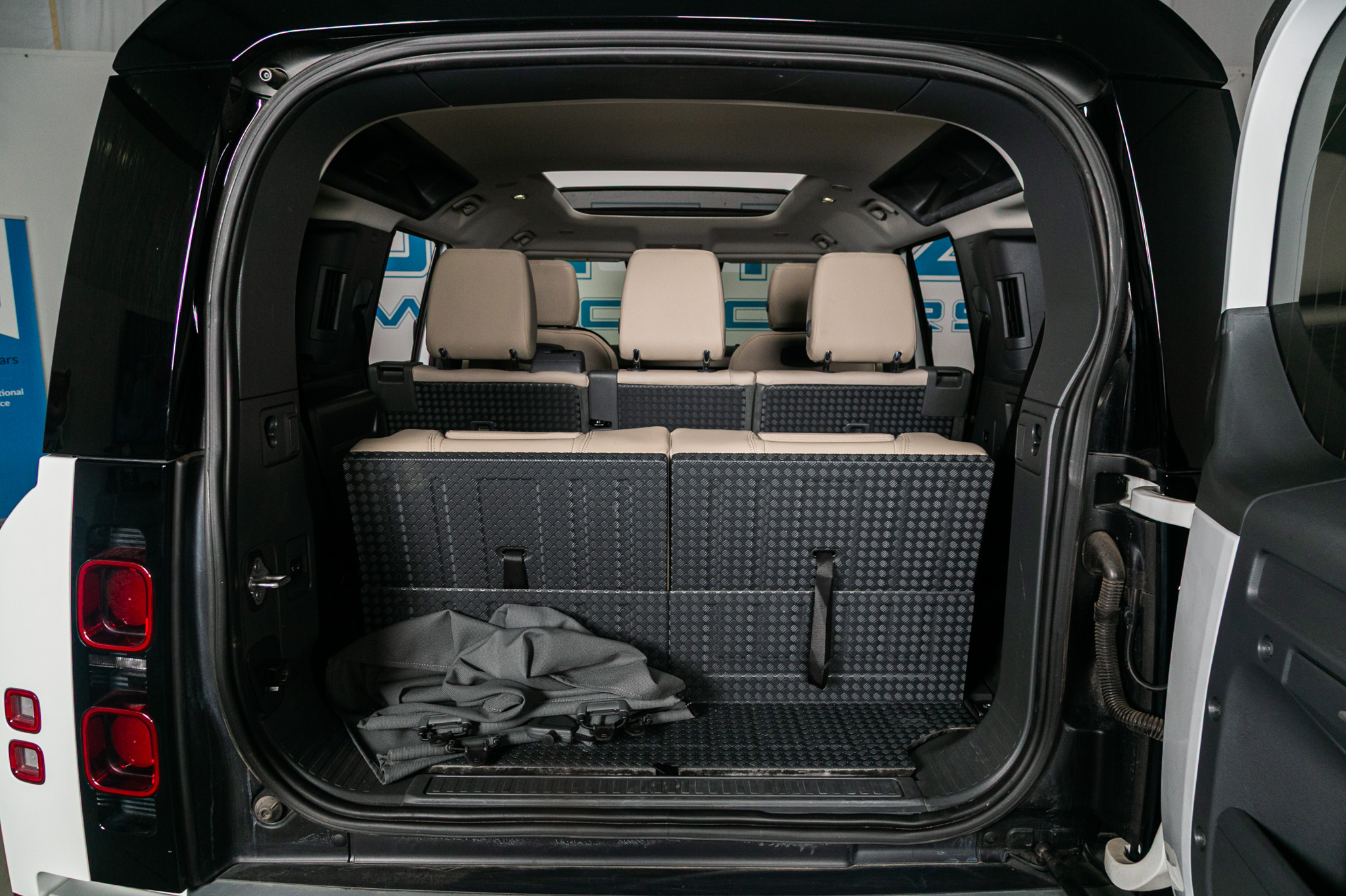 Land Rover Defender 110 SE AWD 2021