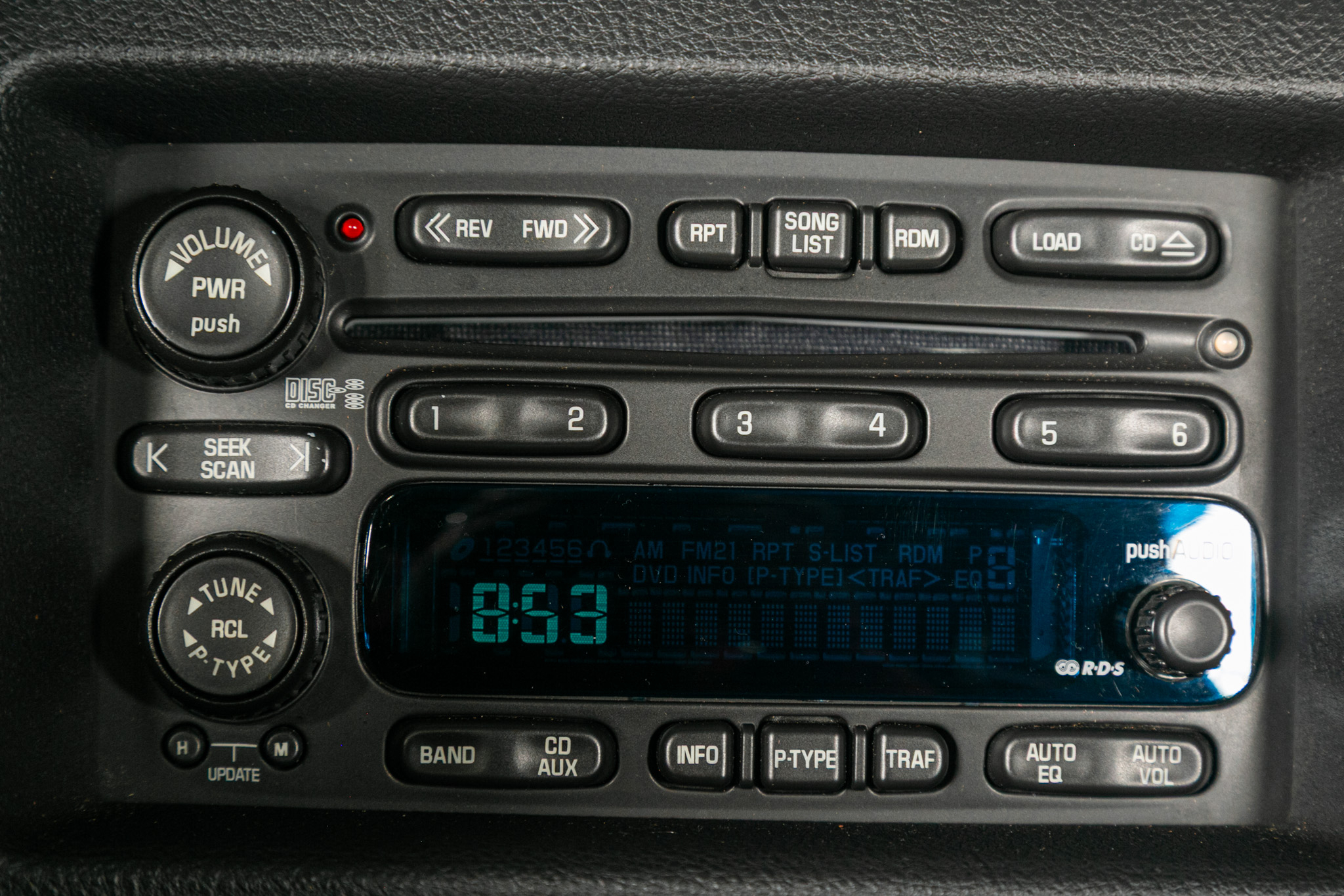 Chevrolet SSR Reg Cab 116.0" WB LS 2004