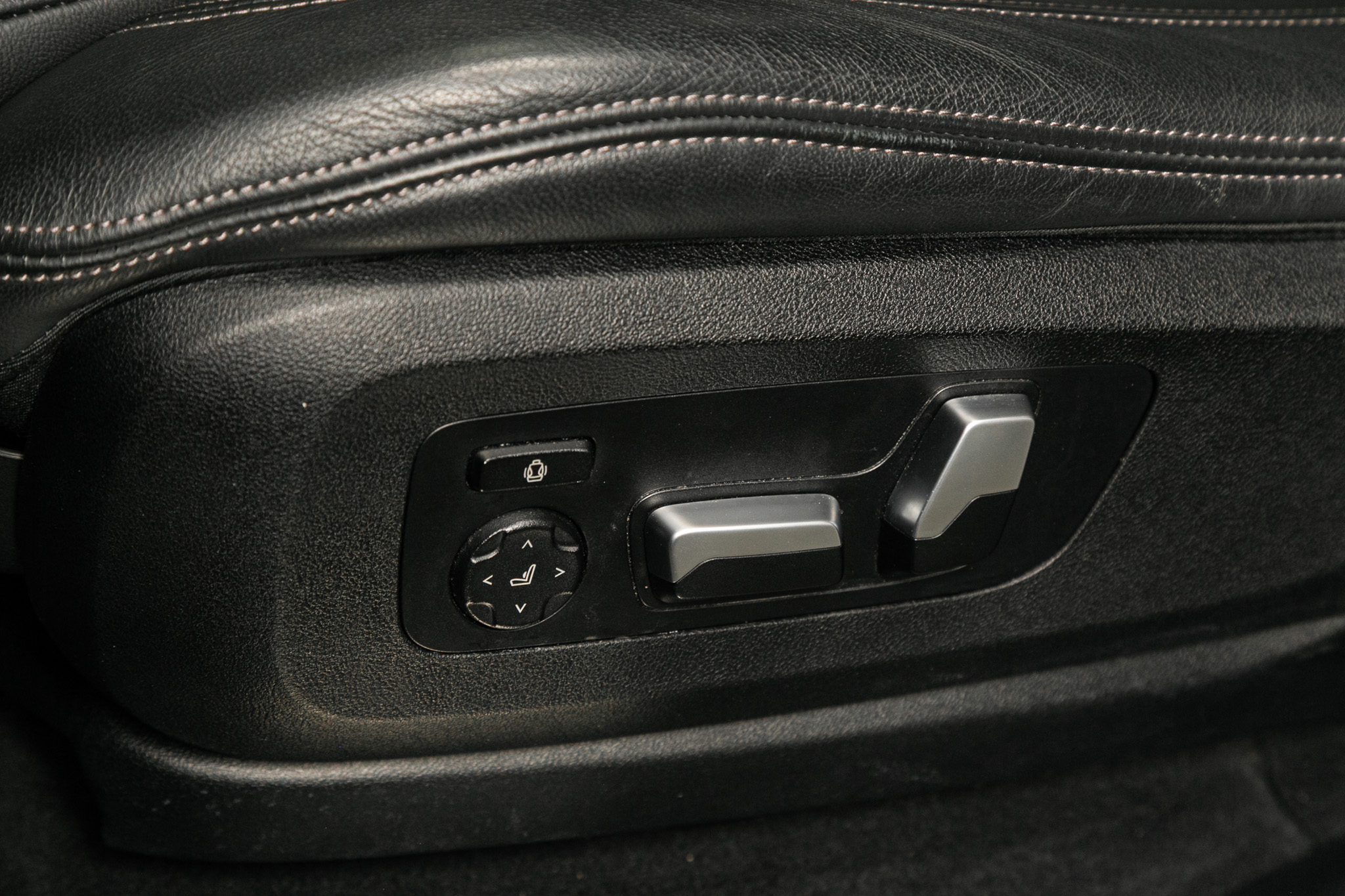 BMW X7 xDrive40i Sports Activity Vehicle 2020