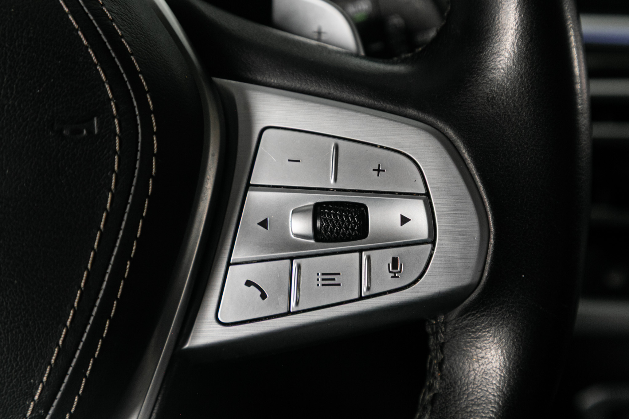 BMW X7 xDrive40i Sports Activity Vehicle 2020